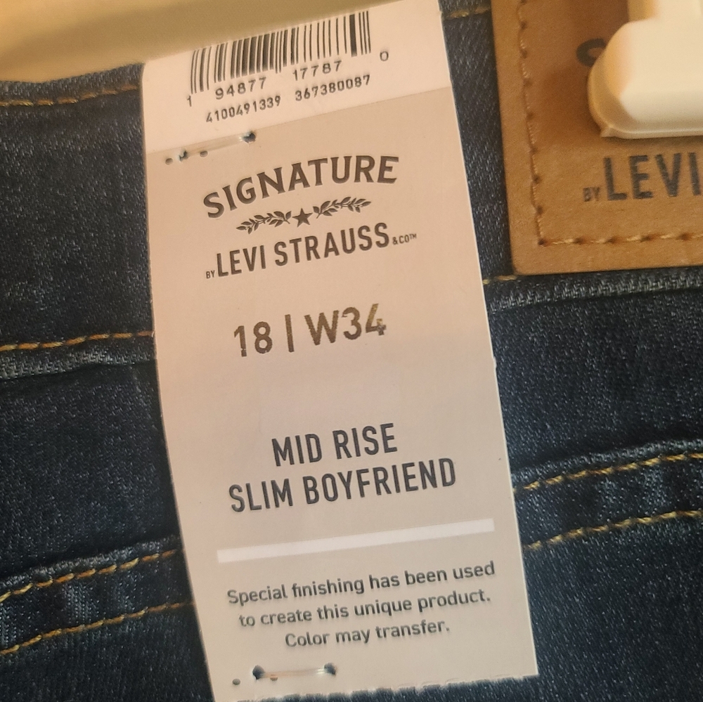 Levi Strauss - Picture 4 of 5